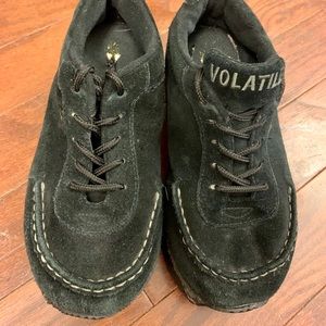 Volatile Black Kreeper platform sneakers